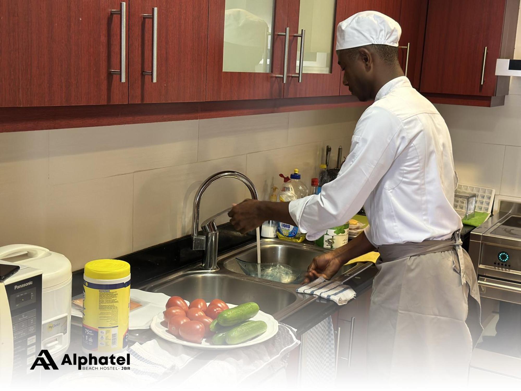 Alphatel Beach Hostel Jbr Dubai Exteriör bild